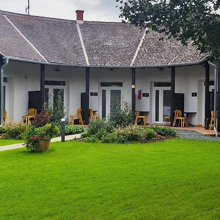 Sárvárfürdő Apartmanház Exterior foto